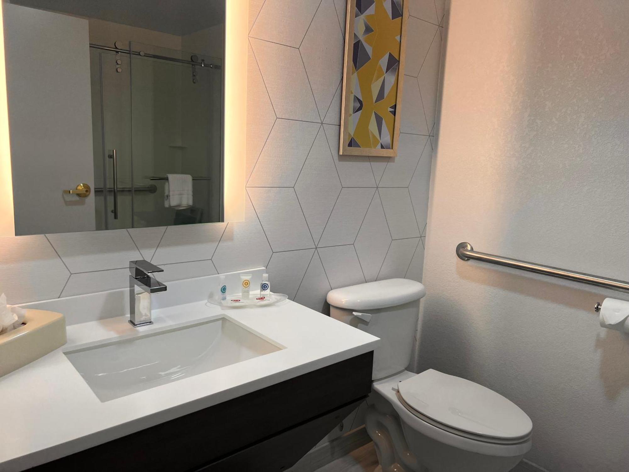 Comfort Suites Louisville Airport Eksteriør billede