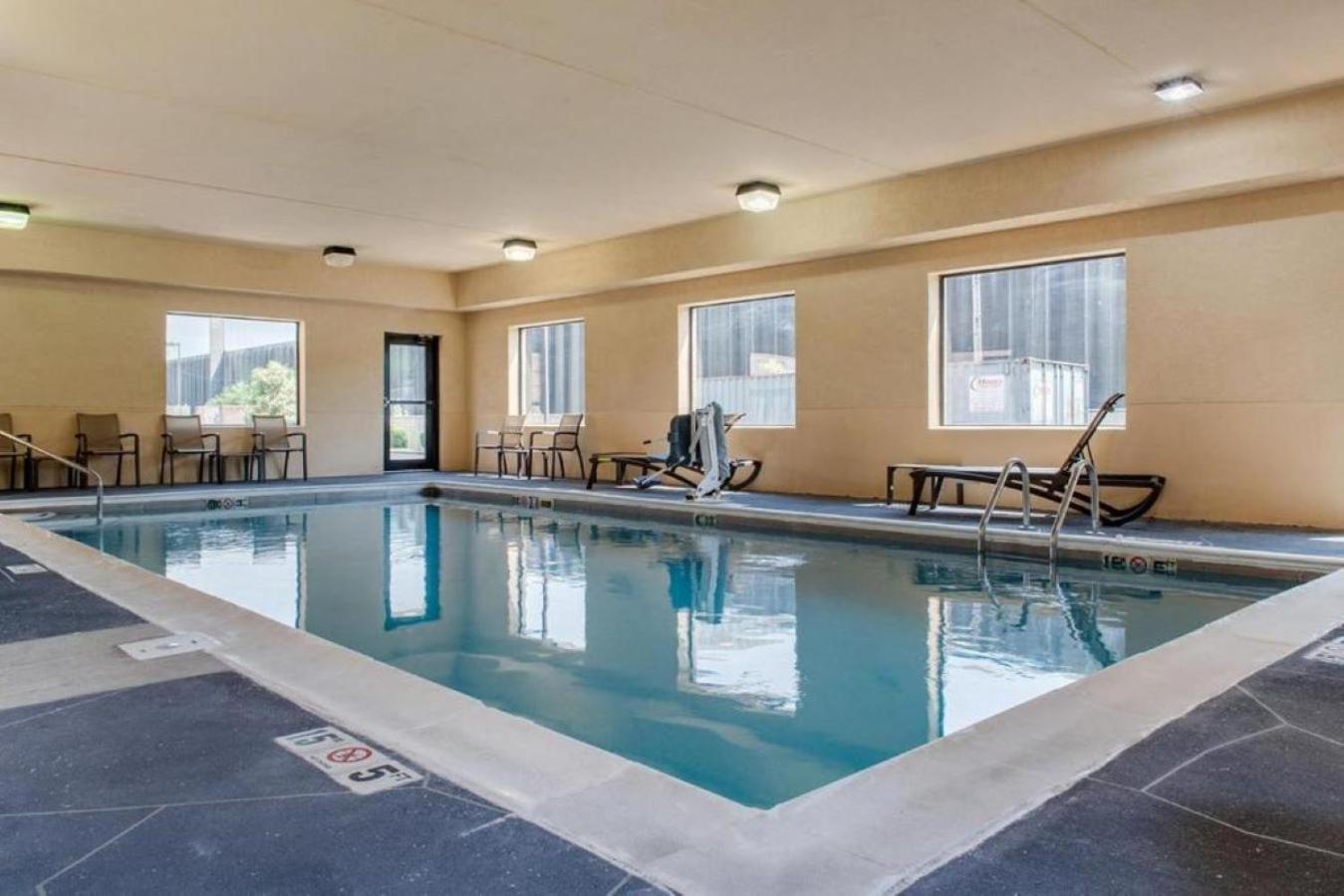Comfort Suites Louisville Airport Eksteriør billede