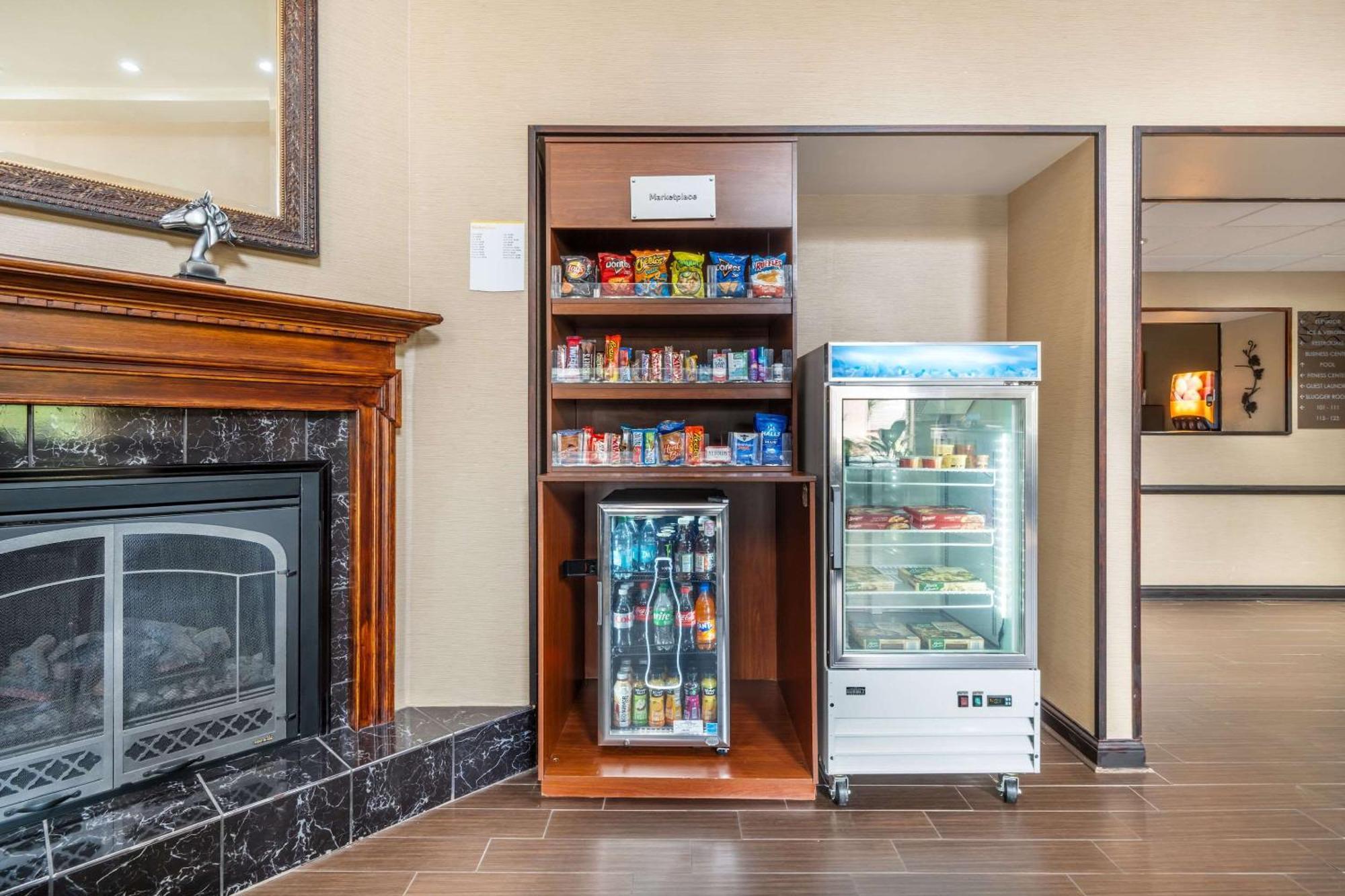Comfort Suites Louisville Airport Eksteriør billede
