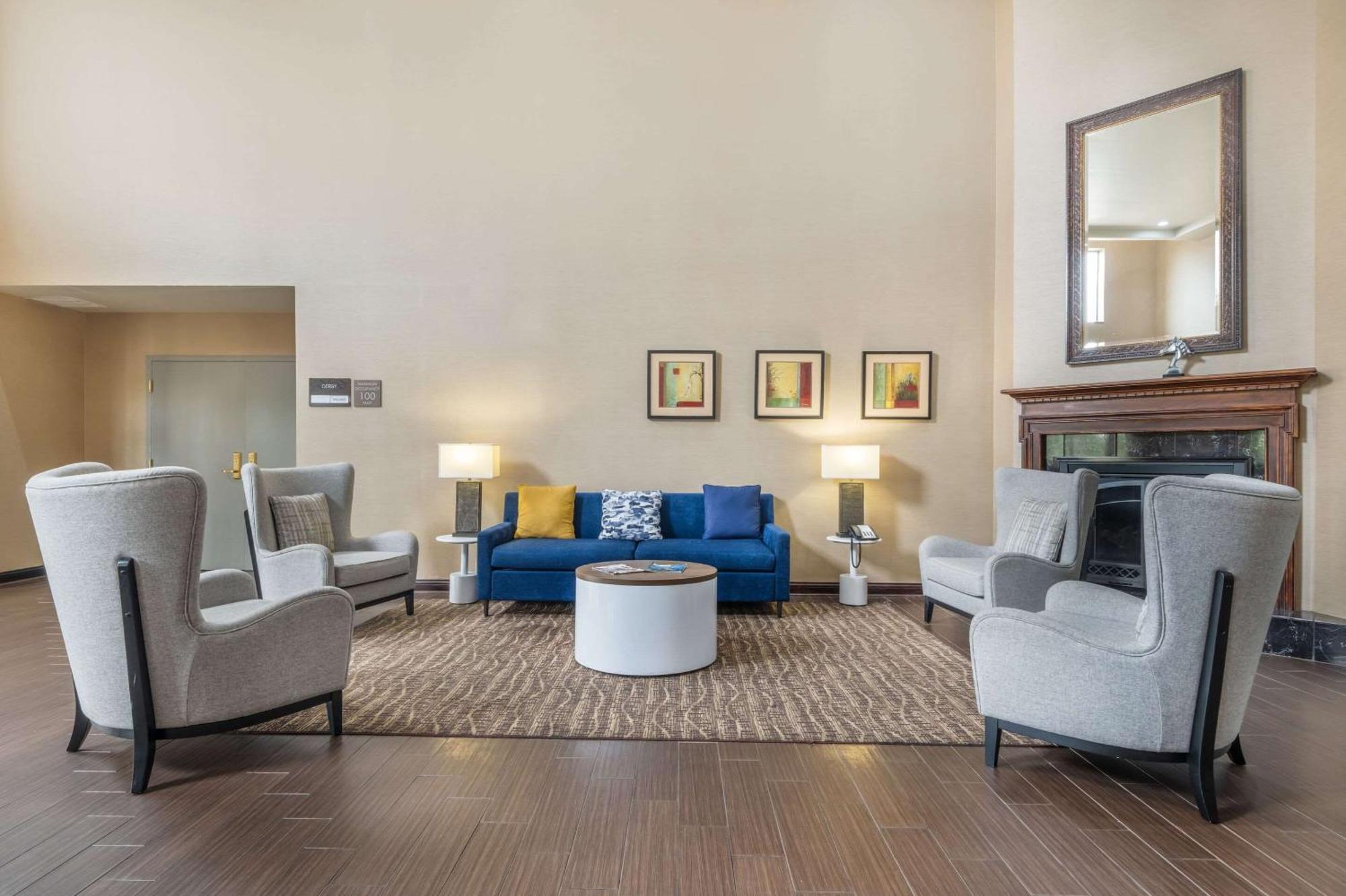 Comfort Suites Louisville Airport Eksteriør billede