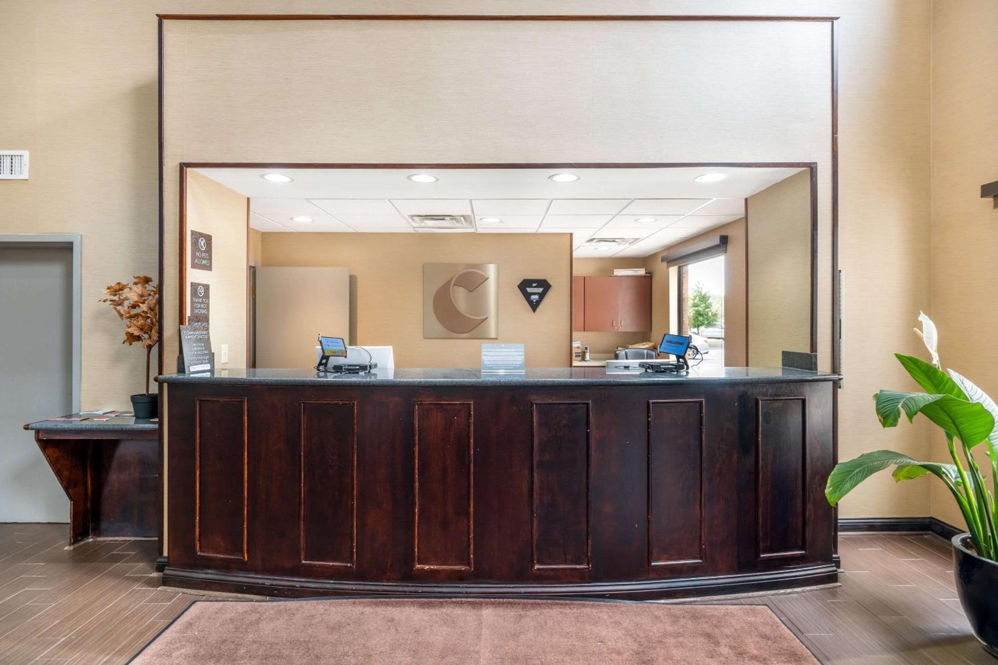 Comfort Suites Louisville Airport Eksteriør billede
